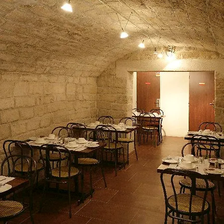 121 Paris Hotel 