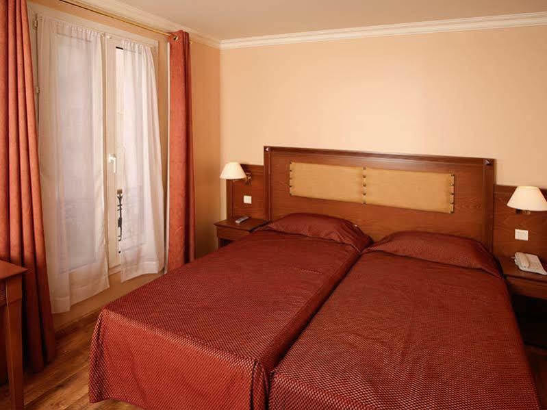 121 París